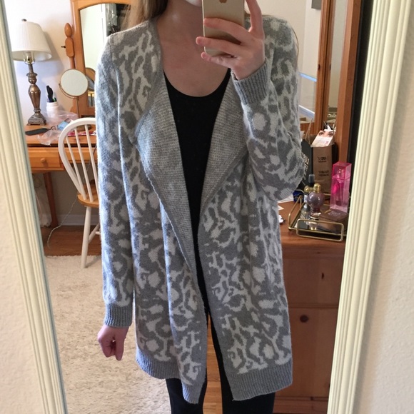 LOFT Sweaters - LOFT | Gray & White Leopard Print Open Sweater